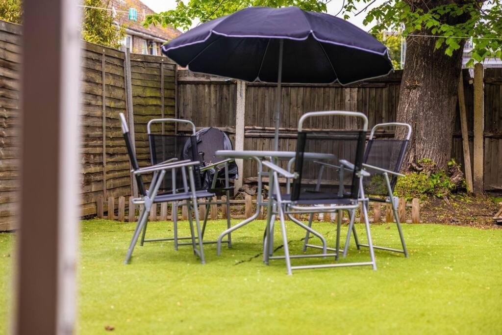 3 Bedrooms House-Sofabed-Parking-Bbqstove-Garden London Exterior foto