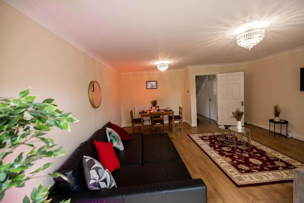 3 Bedrooms House-Sofabed-Parking-Bbqstove-Garden London Exterior foto