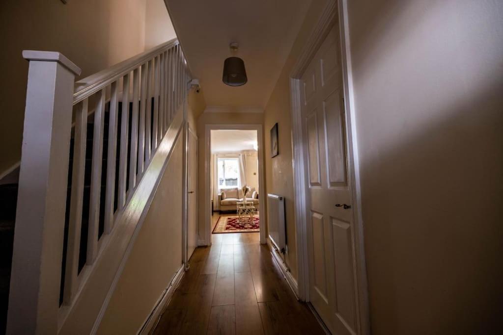 3 Bedrooms House-Sofabed-Parking-Bbqstove-Garden London Exterior foto