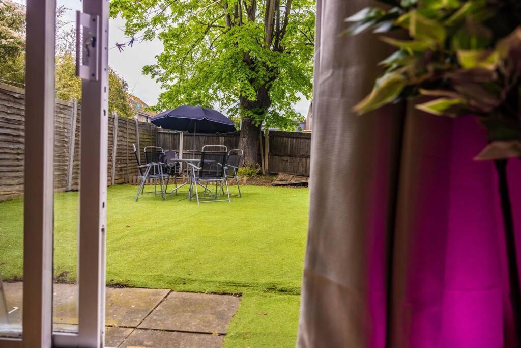 3 Bedrooms House-Sofabed-Parking-Bbqstove-Garden London Exterior foto