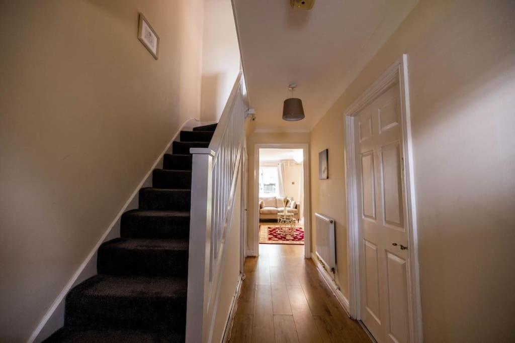 3 Bedrooms House-Sofabed-Parking-Bbqstove-Garden London Exterior foto